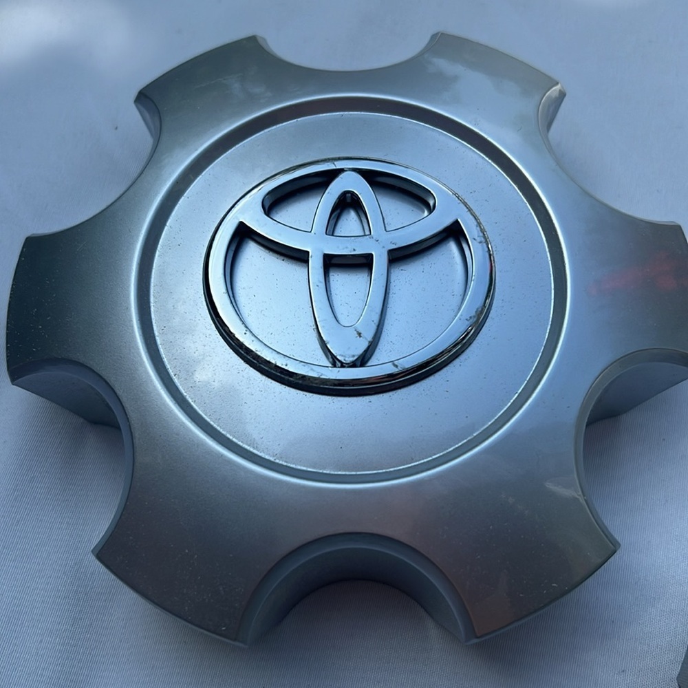 Toyota alloy wheel center total 3, can separate - Picture 2 of 7
